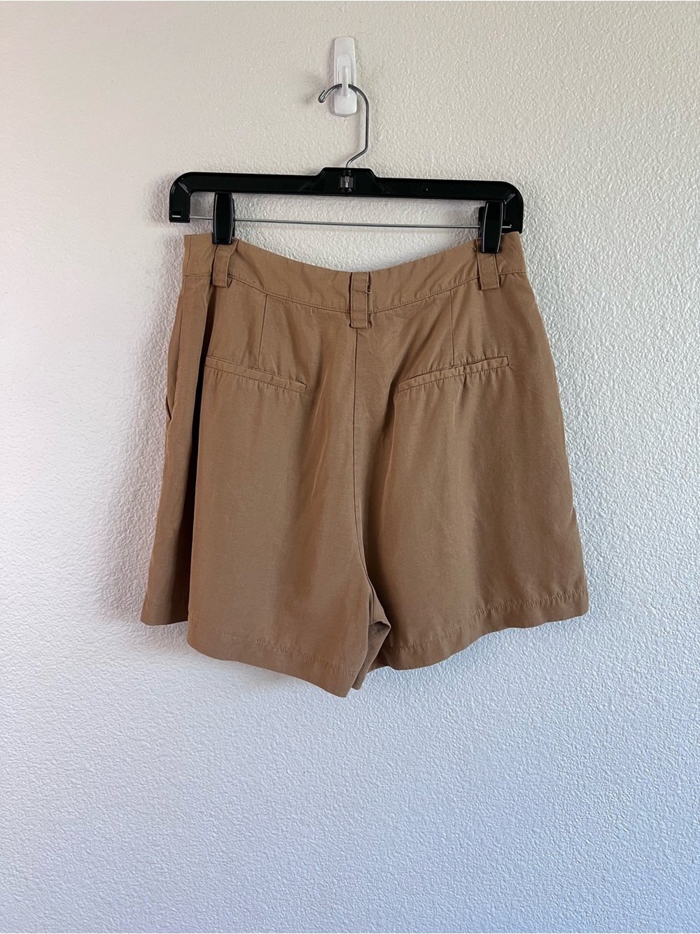 Dissh Women's Tencel Linen Blend Tailored High Waisted Tan Shorts Coastal Chic - Picture 3 of 11